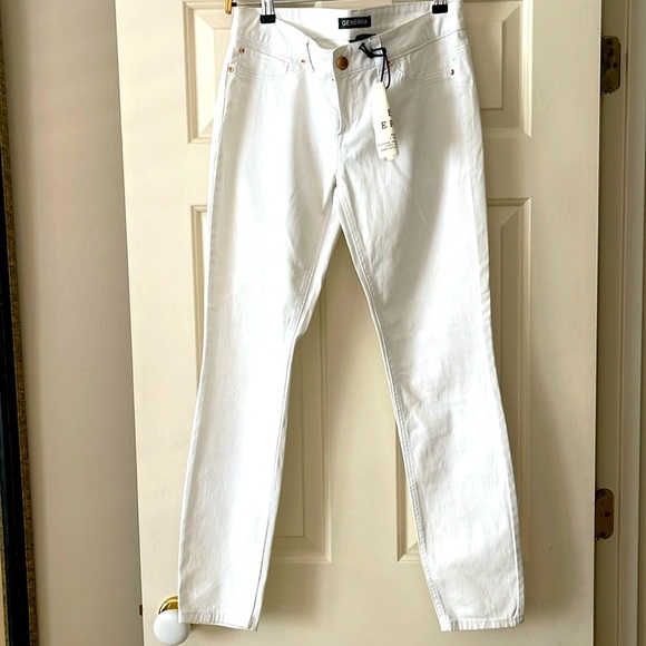 GENERRA Denim - NWT white jeans by Generra size 11.